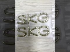 ملصق شعار 3D محفوف بالرموز لتميز القميص