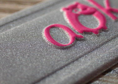خياطة على بقع الملابس المخصصة تنقش بقع شعار PVC 3D مع نسيج فيلت