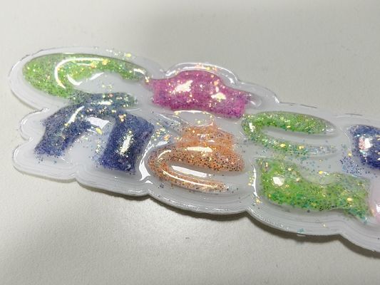 الملصقات المتنامية المخصصة الزرقاء الوردية الصفراء TPU Patch Puffy Labels المخصصة للملابس