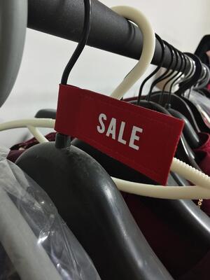 شعار العلامة التجارية المخصصة الملابس بيع الملصق الطباعة الشاشة الشعار الملصق الملابس