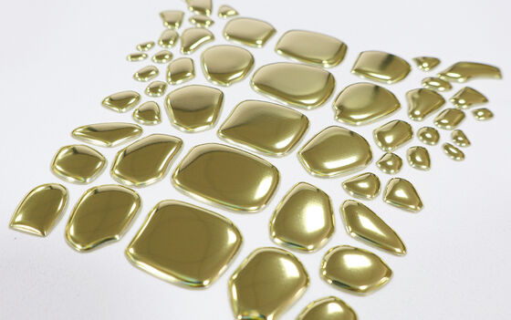 المصنع الطلبية الذهبية المعدنية TPU علامة نقل الحرارة - الشكل غير المنتظم الشعار للملابس الفاخرة والملابس الأزياء