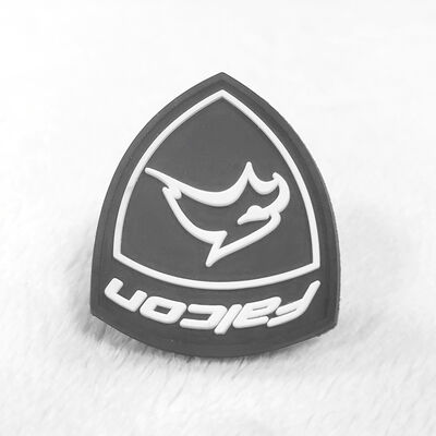 ملصق سليكوني ثلاثي الأبعاد مخصص مع شعار مرتفع للملابس الرياضية وملابس الشارع