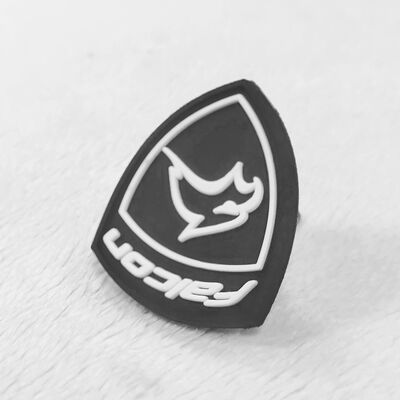 ملصق سليكوني ثلاثي الأبعاد مخصص مع شعار مرتفع للملابس الرياضية وملابس الشارع