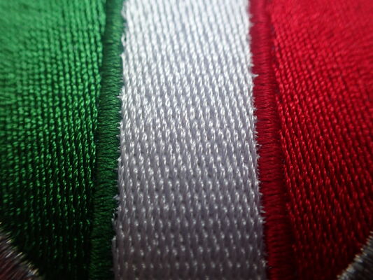 بيع بالجملة طقم طلاء مخصص شعار 3D مرتفع ملابس ملابس للاستخدام في الملابس