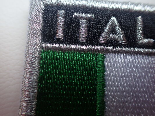 بيع بالجملة طقم طلاء مخصص شعار 3D مرتفع ملابس ملابس للاستخدام في الملابس