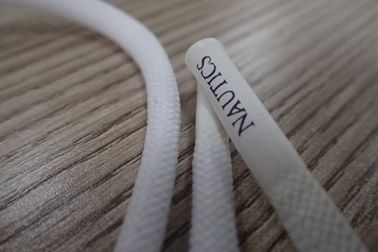 شعار مخصص غير حبل بوليستر مطاطي مع نهايات سيليكون مات للملابس ie