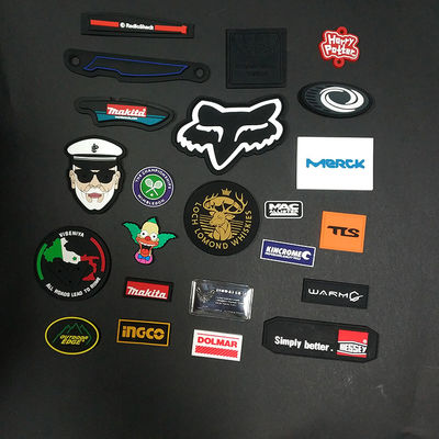 العرف Sweatsuit Hangtag العلامات شارة العلم 3D Pvc الرقع للملابس