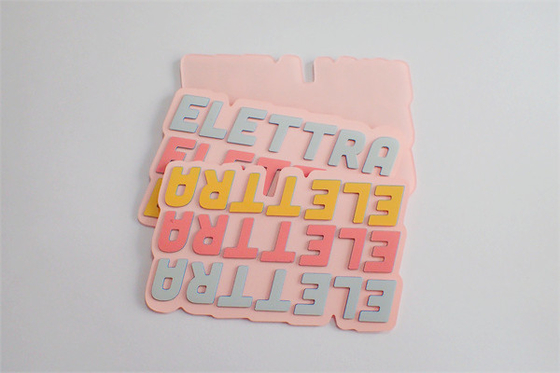 تسميات طباعة الشاشة الحريرية المخصصة PVC TPU مع 3 ألوان Pantone