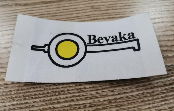 ملصقات ملابس منسوجة قابلة للغسل على تي شيرت Selvage Trimming للملابس الجاهزة