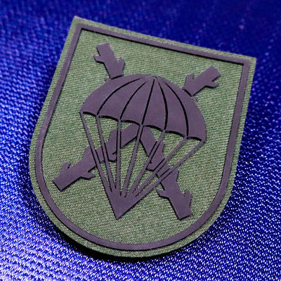 أوشحة الملابس طباعة الشاشة الملصقات شريط التنفس السيليكون على أوشحة الجاكيت